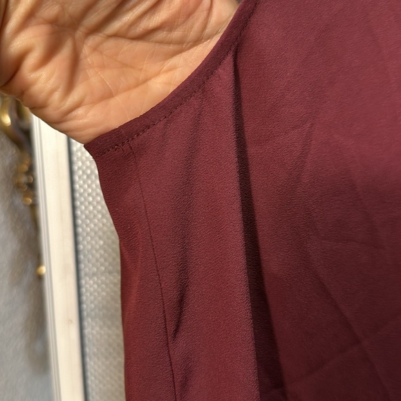 Ann Taylor Burgandy Wine Sleeveless Shell flowy Button Blouse Size M - Picture 8 of 12